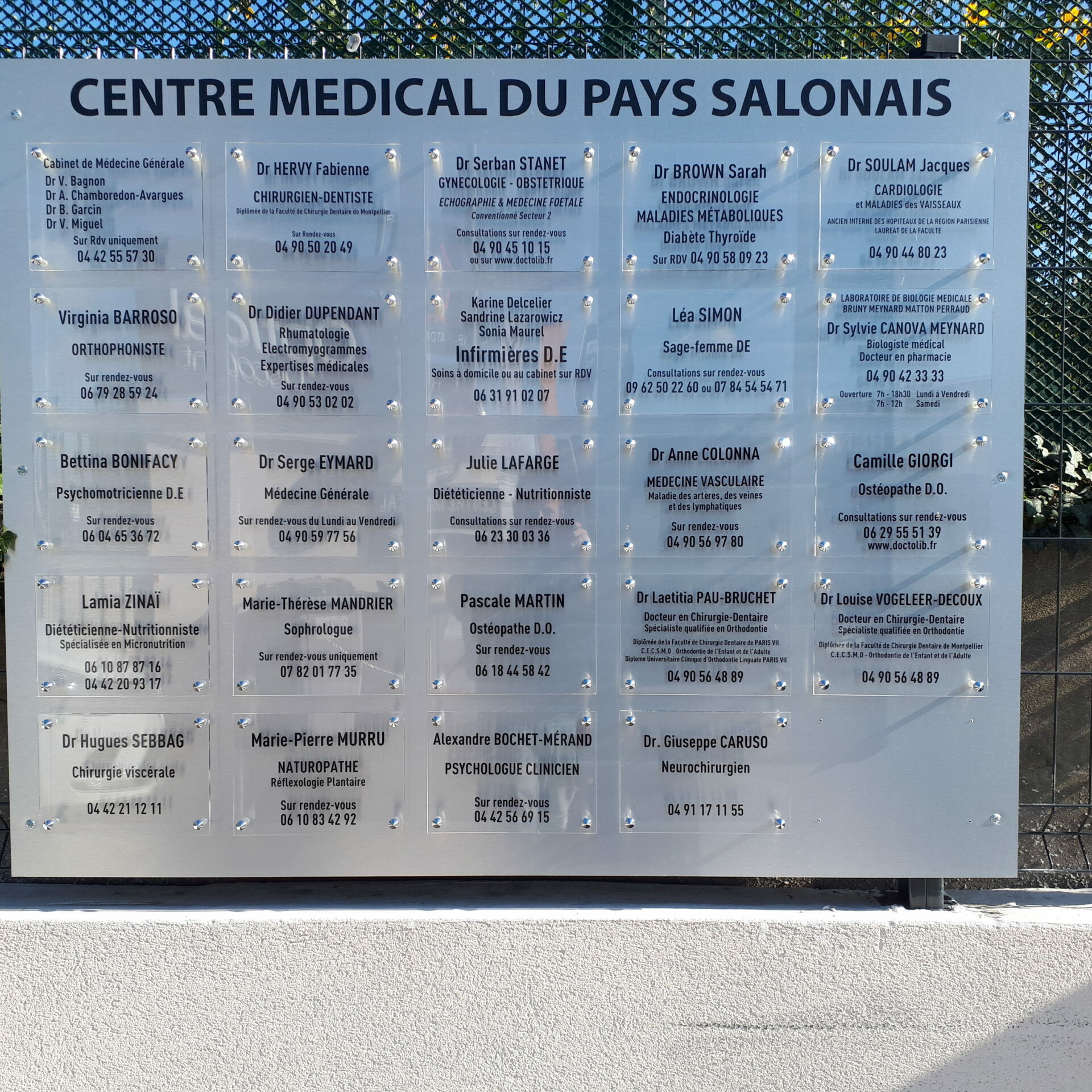 Travail plaques de portes