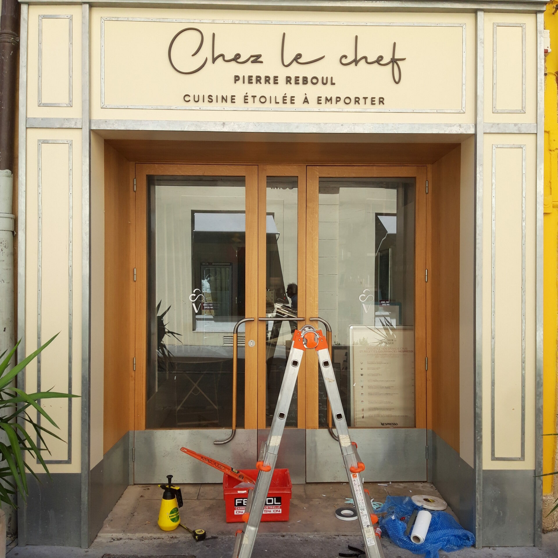 Lettres reliefs : motifs découpés