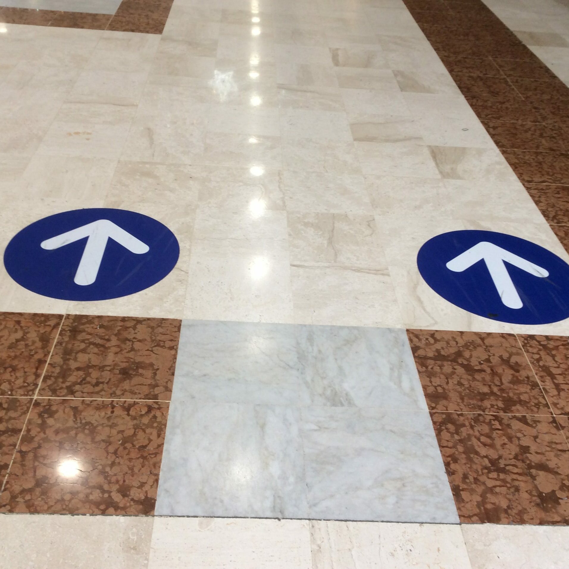 Travail de marquage au sol