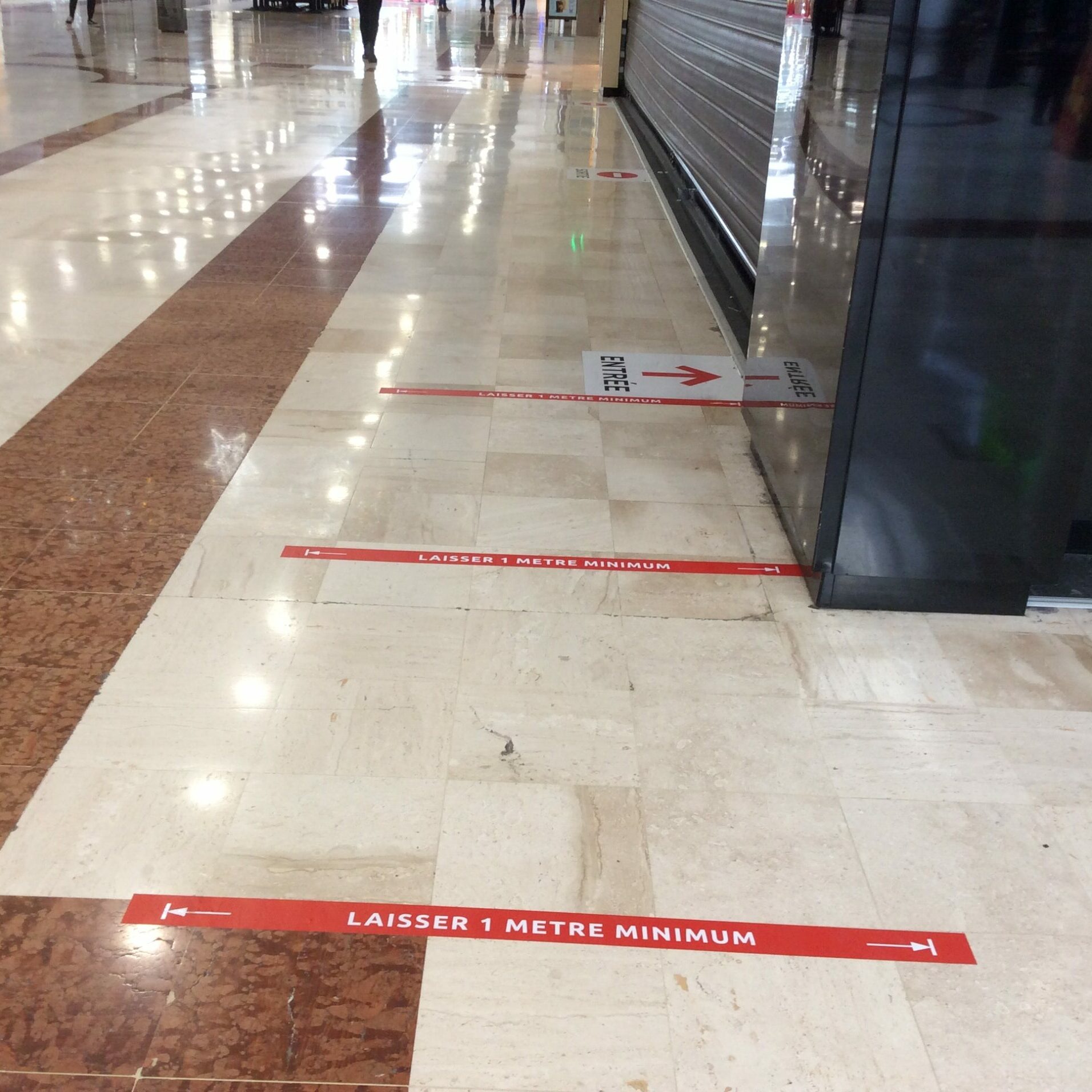 Travail de marquage au sol