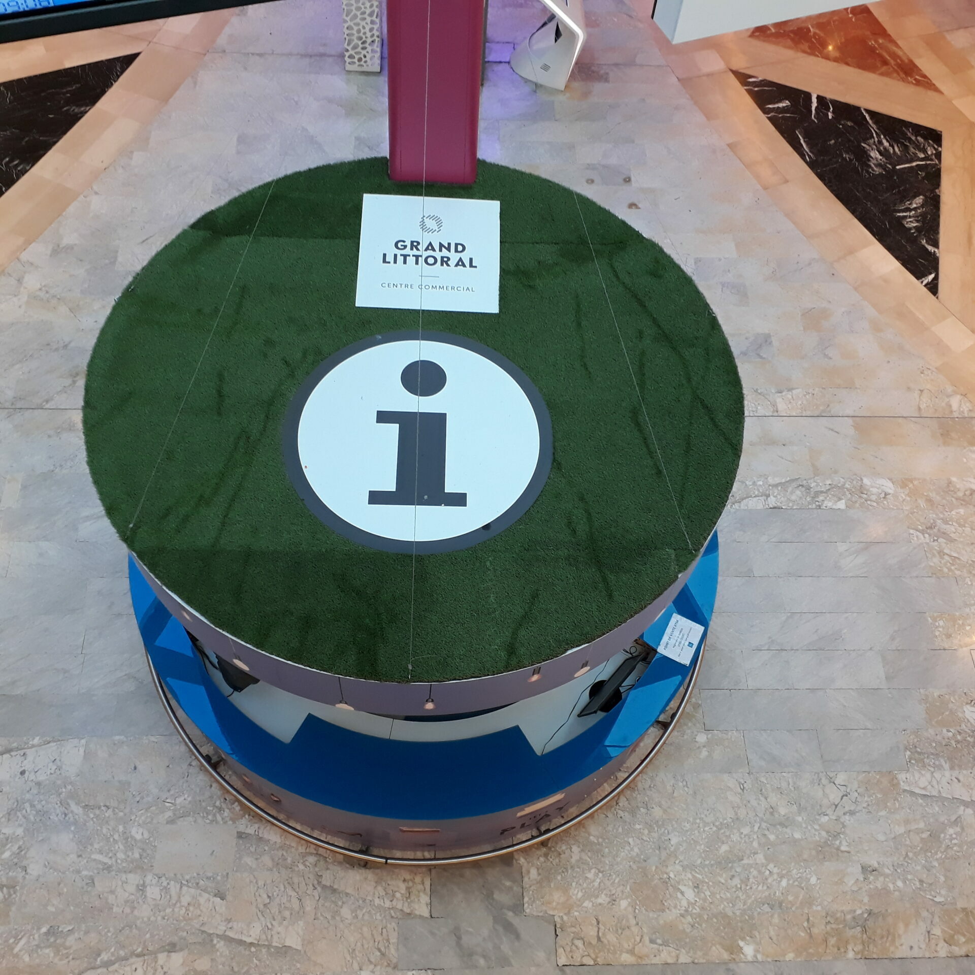 Travail de tapisserie sur toit