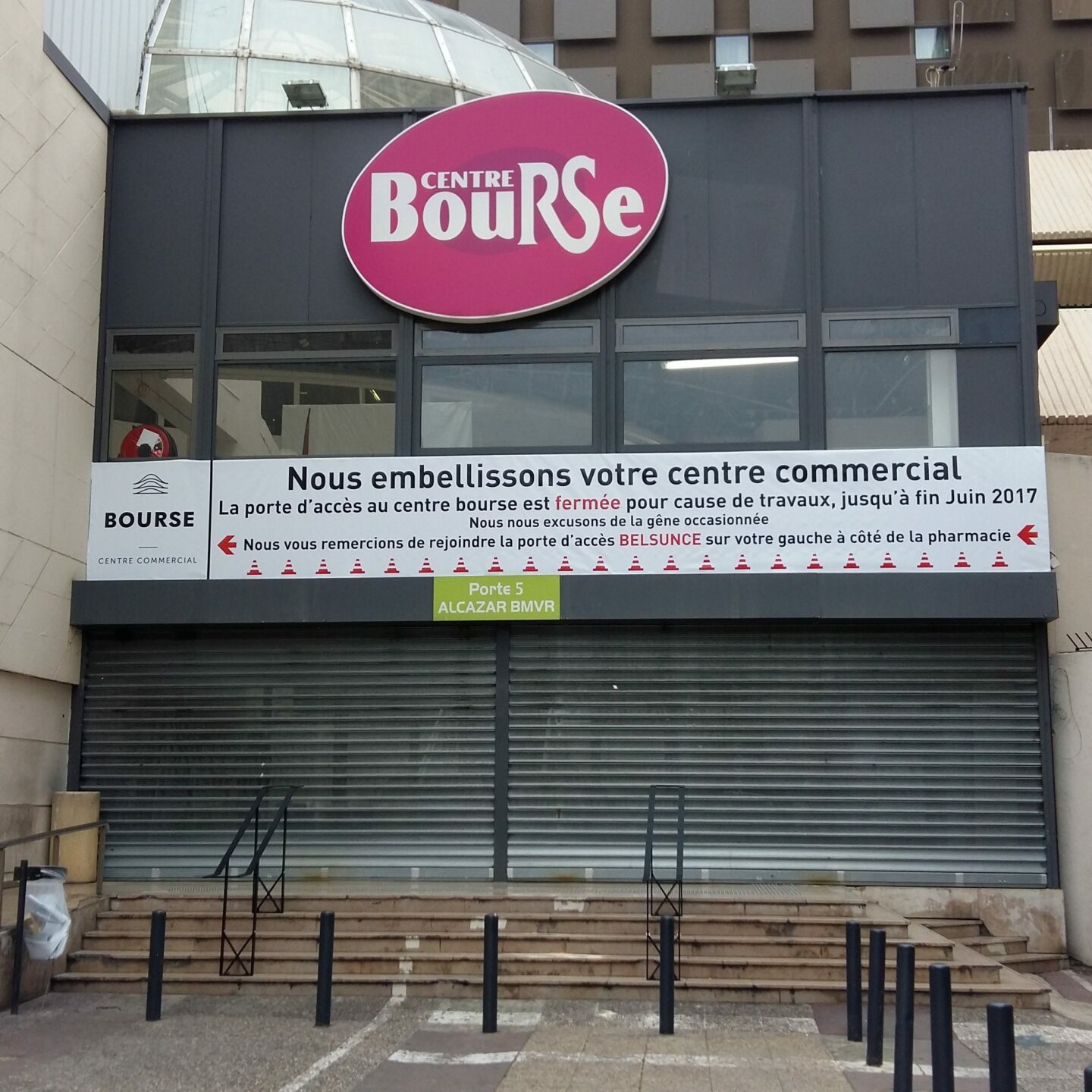 Travail d'enseignes lumineuses - Centre Bourse