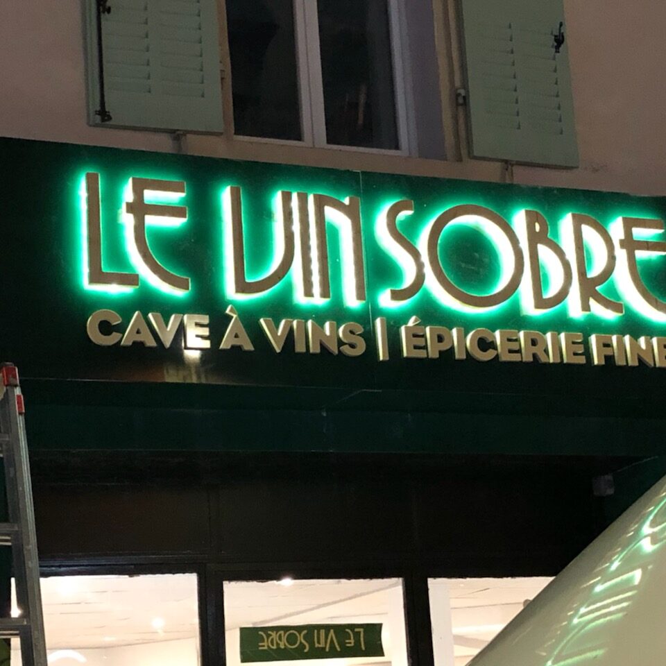 Travail de lettres rétro éclairées - Le Vin Sobre